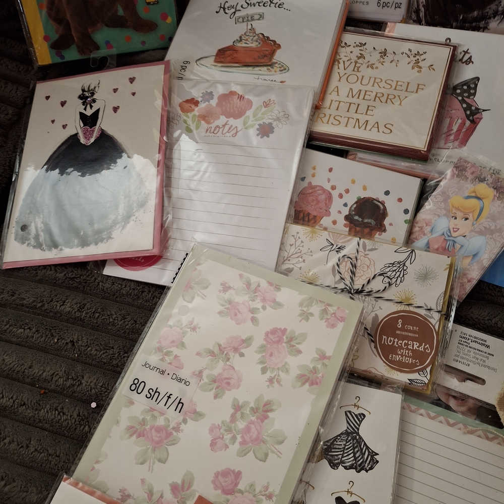 Assorted Greeting Cards Collection - Picture 9 of 10